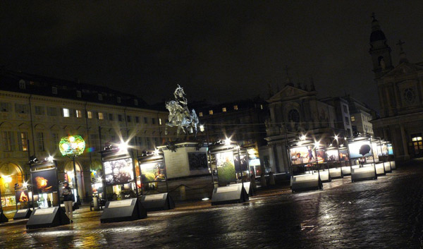 Il cavaliere e il suo esercito, piazza San Carlo e la mostra del 2008 