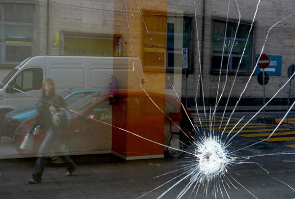 Una ragnatela in via Nizza