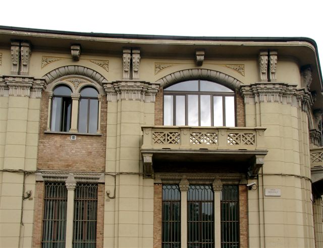 Caserma Amione in piazza Rivoli 4