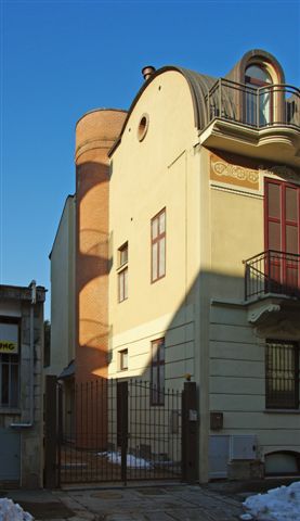 Ex officina in via Asti 31