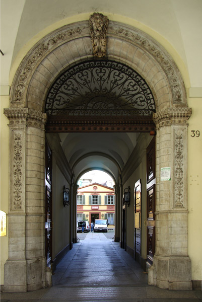 Androni di Torino: via Po 39