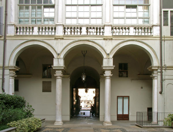 Cortili di Torino: piazza Castello 51