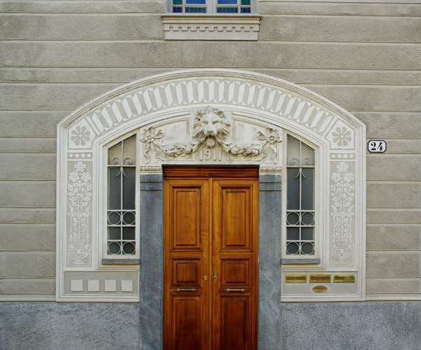 Portoni di Torino: via Asti 24