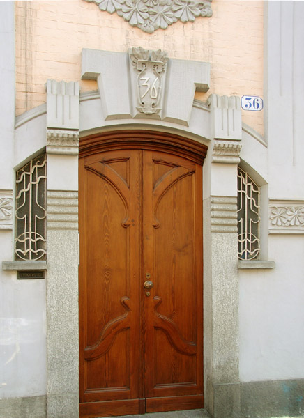 Portoni di Torino: via Asti 36