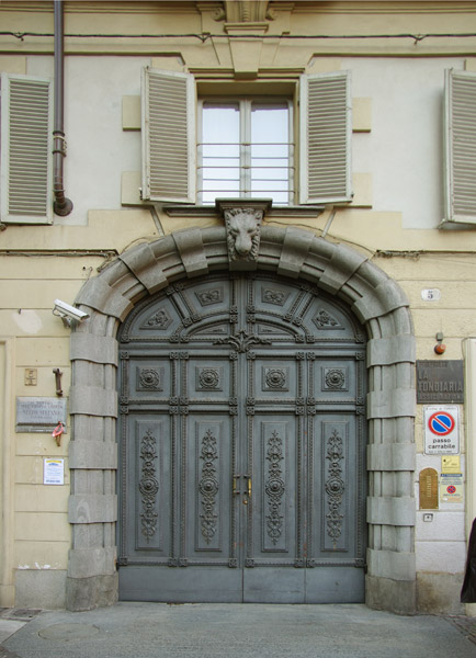 Portoni di Torino: via Battisti 5