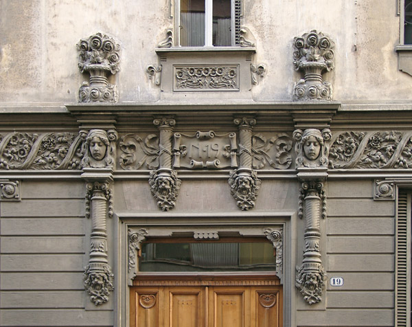 Portoni di Torino: via Colli 19