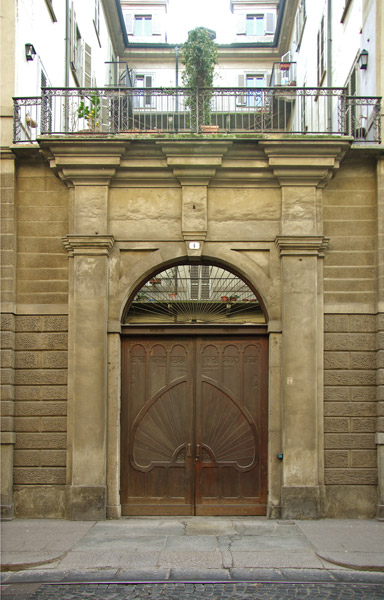 Portoni di Torino: via della Consolata 4