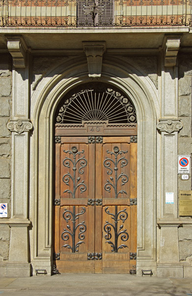 Portoni di Torino: corso Matteotti 40