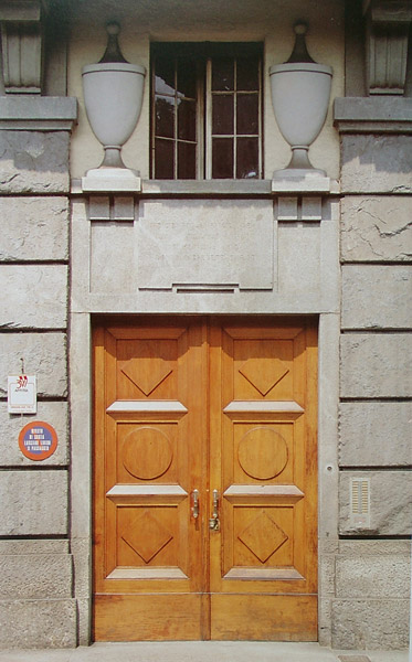 Portoni di Torino: corso Re Umberto 56