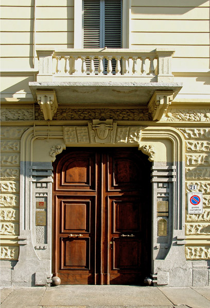 Portoni di Torino: corso Re Umberto 71