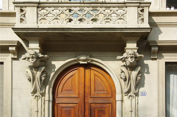Portoni di Torino: corso Re Umberto 88