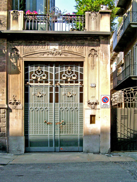 Portoni di Torino: via Revel 19