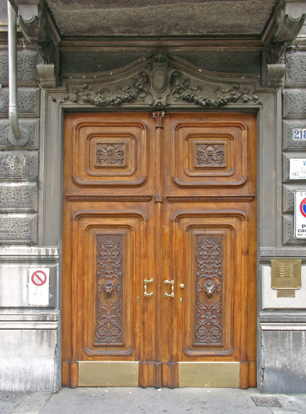 Portoni di Torino: corso Regina Margherita 218
