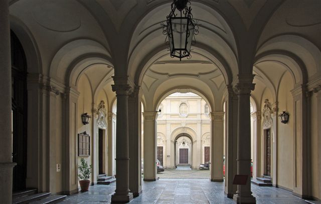 Androni di Torino: via Cavour 8