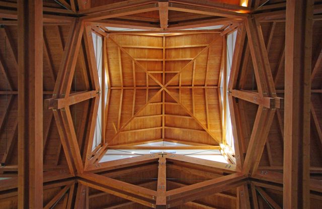 Particolare dell'interno della chiesa di San Leonardo Murialdo in via De Sanctis 28