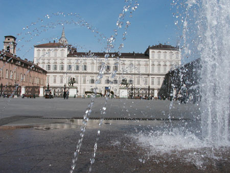 una gioiosa immagine di Piazza Castello (alla faccia di chi dice che Torino Ã¨ una cittÃ  triste)