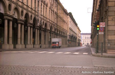 Domenica mattina, via Roma