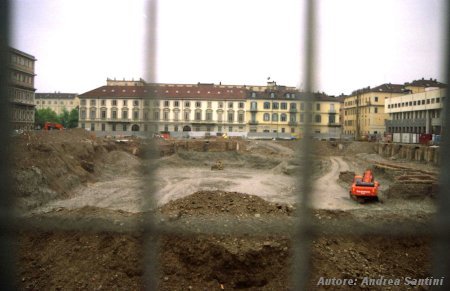Domenica mattina, lavori in piazzale Valdo Fusi