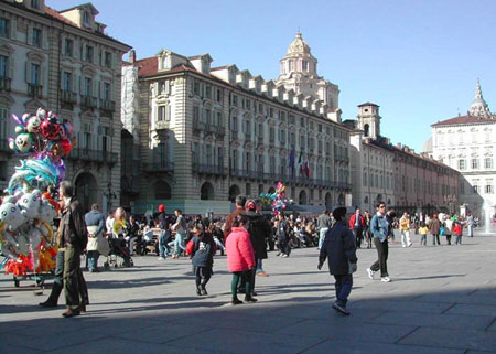 Pomeriggio in piazza Castello