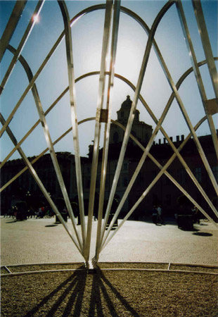 Esposizione della biennale in Piazzetta Reale
