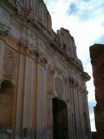 Bussana vecchia, facciata barocca