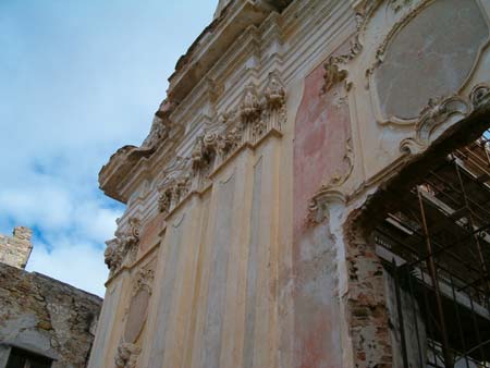 Bussana vecchia, particolare del Duomo