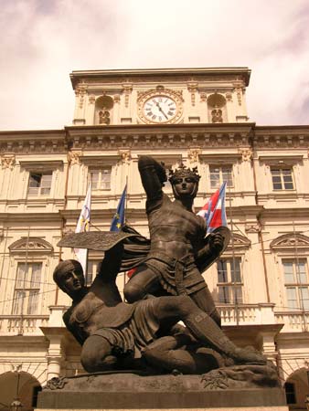 Conte Verde in piazza del Municipio