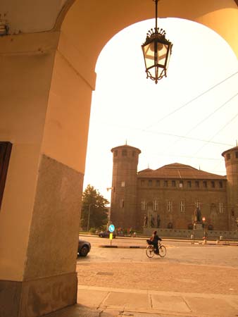 Palazzo Madama uscendo dal Regio