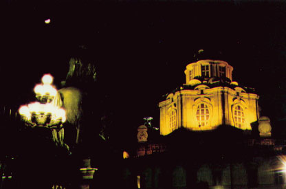 Cappella di San Lorenzo vista da piazza Castello