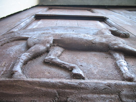Cavallerizza, particolare portone