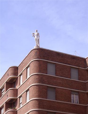 Cosa ci fa quel signore lassÃ¹? Via Palmieri, 4 - Architetto Antonio 
Pogatsching